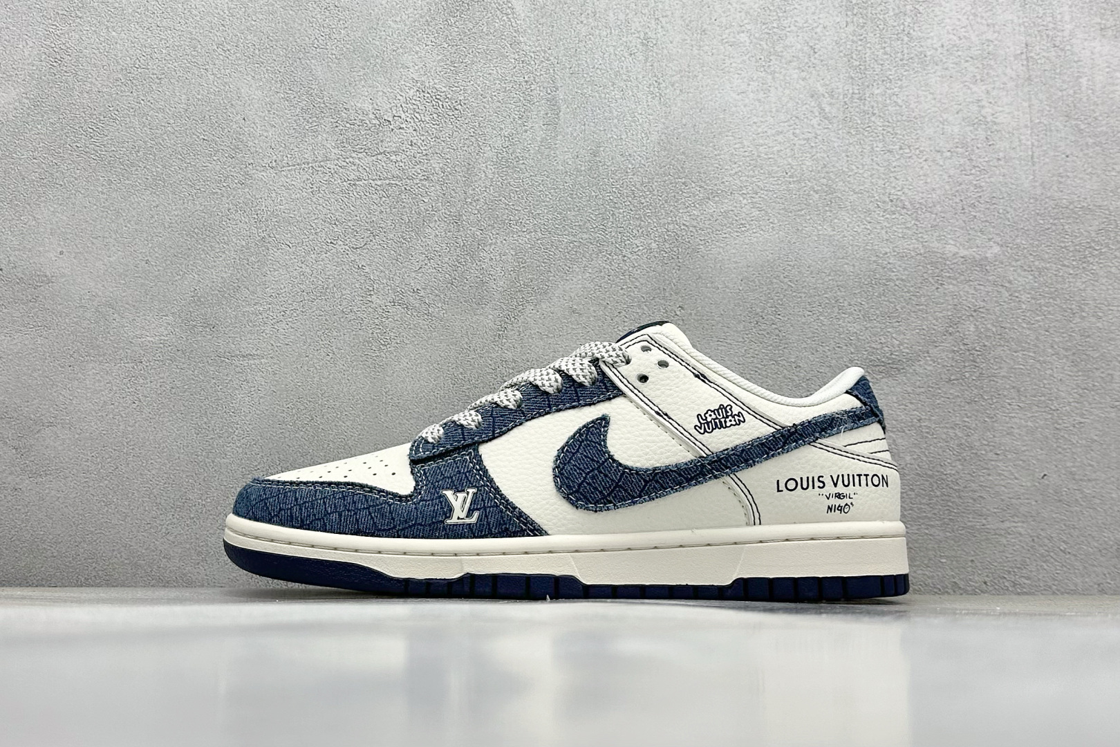  终端放店
XC版 Nike SB Dunk Low x Louis Vuitton 白蓝牛仔布
纯原大