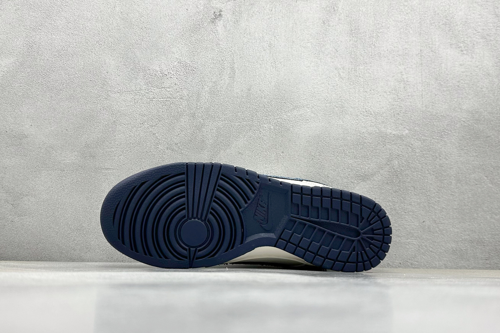  终端放店
XC版 Nike SB Dunk Low x Louis Vuitton 白蓝牛仔布
纯原大
