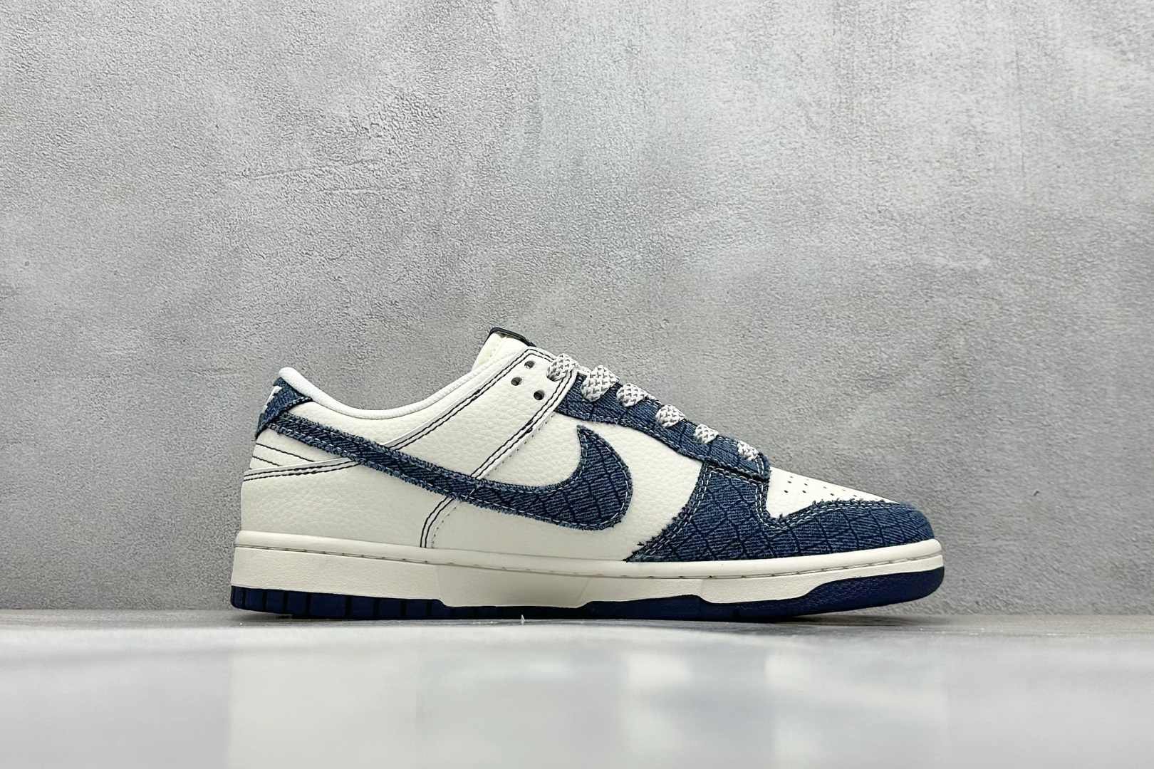  终端放店
XC版 Nike SB Dunk Low x Louis Vuitton 白蓝牛仔布
纯原大