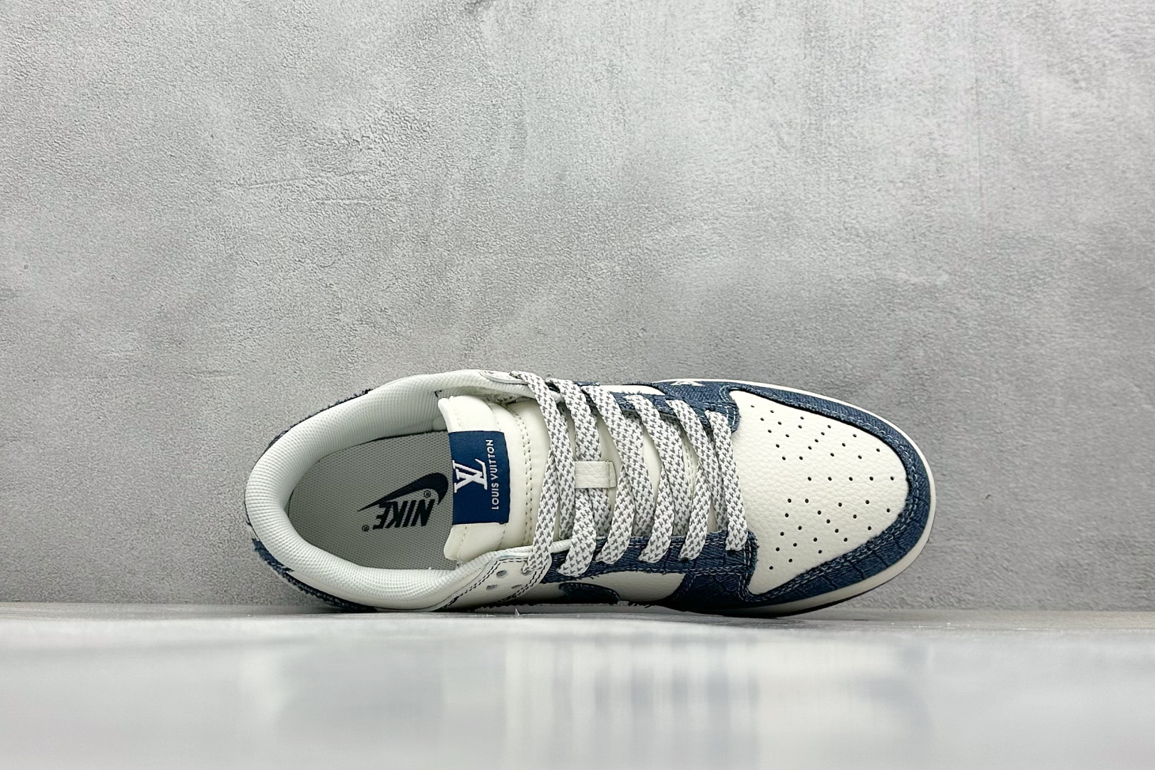  终端放店
XC版 Nike SB Dunk Low x Louis Vuitton 白蓝牛仔布
纯原大
