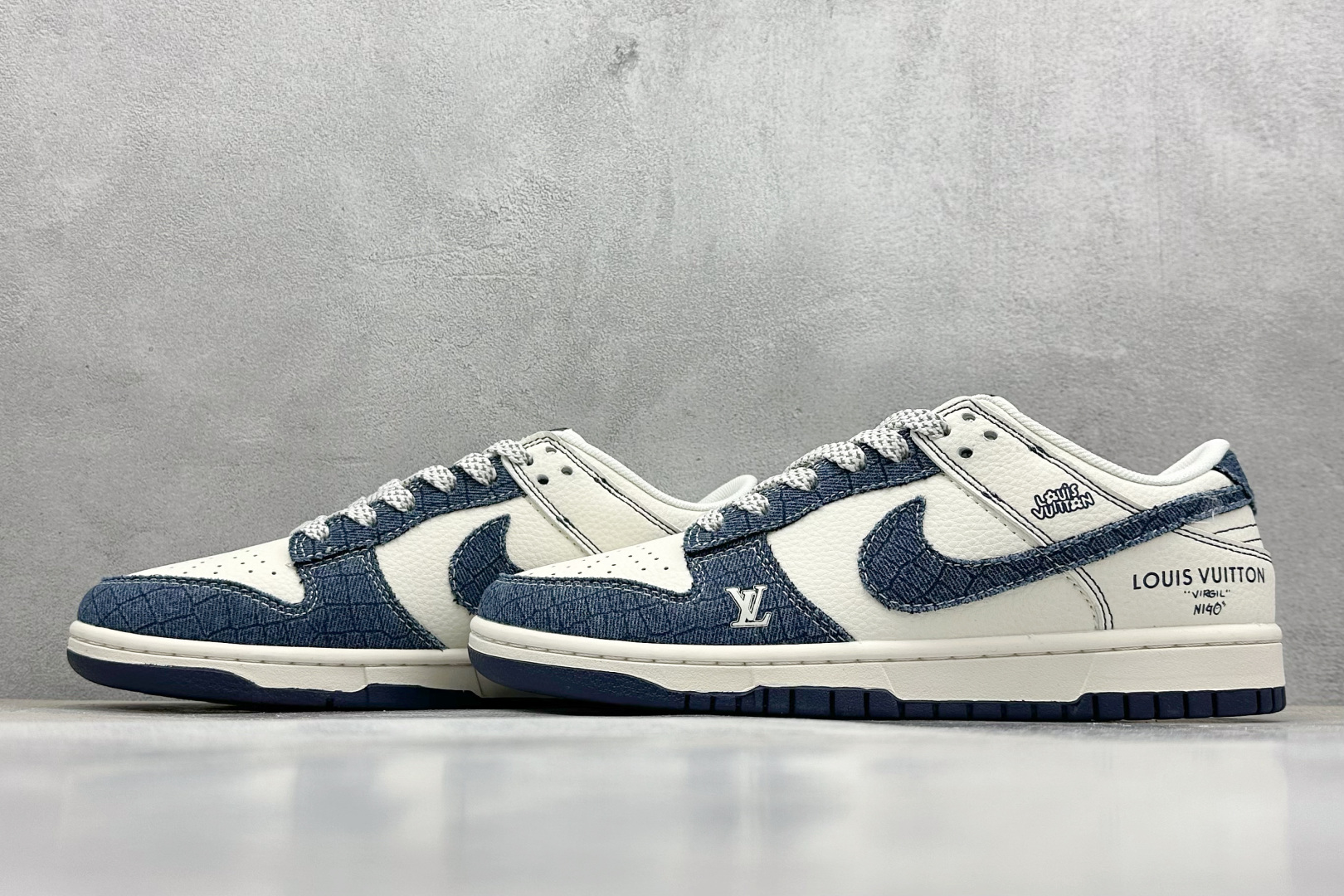  终端放店
XC版 Nike SB Dunk Low x Louis Vuitton 白蓝牛仔布
纯原大