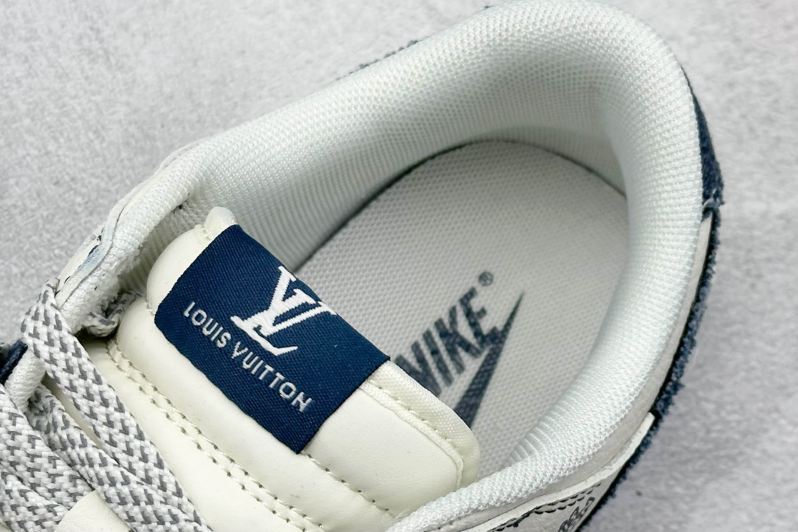  终端放店
XC版 Nike SB Dunk Low x Louis Vuitton 白蓝牛仔布
纯原大