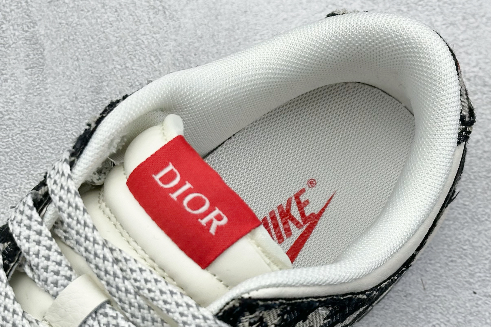  终端放店
XC版 Nike SB Dunk Low 迪奥系列 织布灰勾 周年高端定制 低帮休闲板鞋
