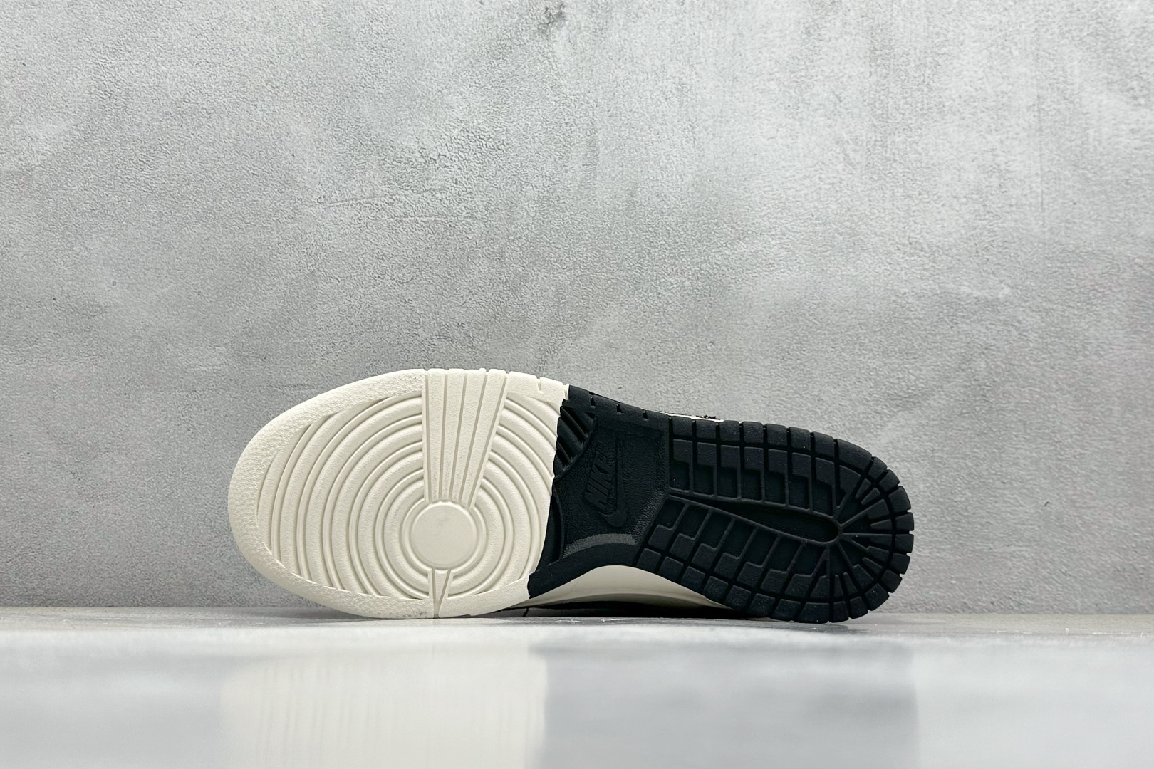 终端放店
XC版 Nike SB Dunk Low 迪奥系列 织布灰勾 周年高端定制 低帮休闲板鞋
