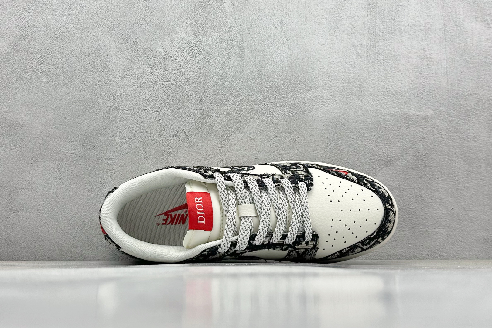  终端放店
XC版 Nike SB Dunk Low 迪奥系列 织布灰勾 周年高端定制 低帮休闲板鞋
