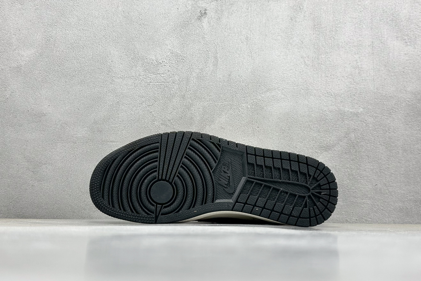 终端放店
XC版 Travis Scott x Fragment Design x Air Jorda