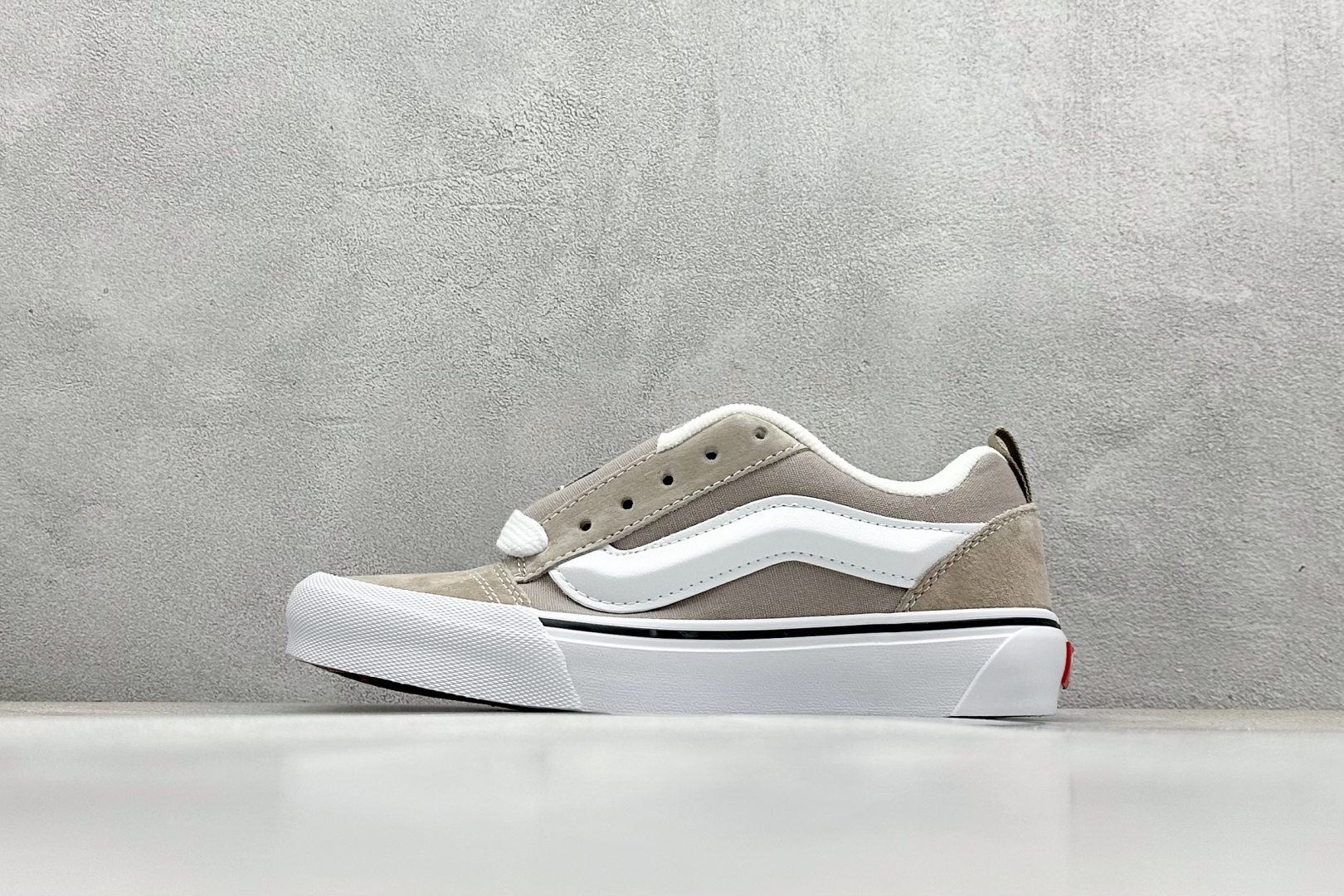  
Vans Knu Skool 卡其灰
肥胖版立体大Logo 加厚鞋舌 
低帮复古休闲硫化面包鞋
尺码