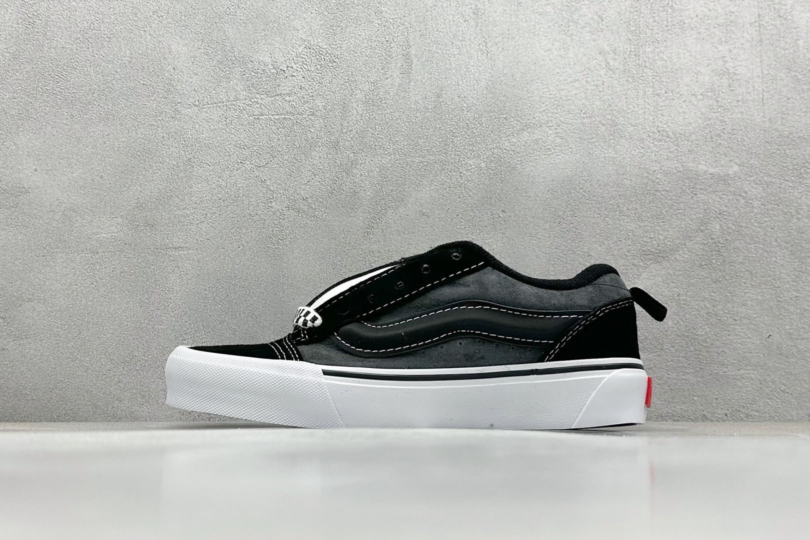  
Vans Knu Skool VLT 黑白
官方新款 复古休闲胖胖面包鞋
肥胖版大LOGO原版全皮猪