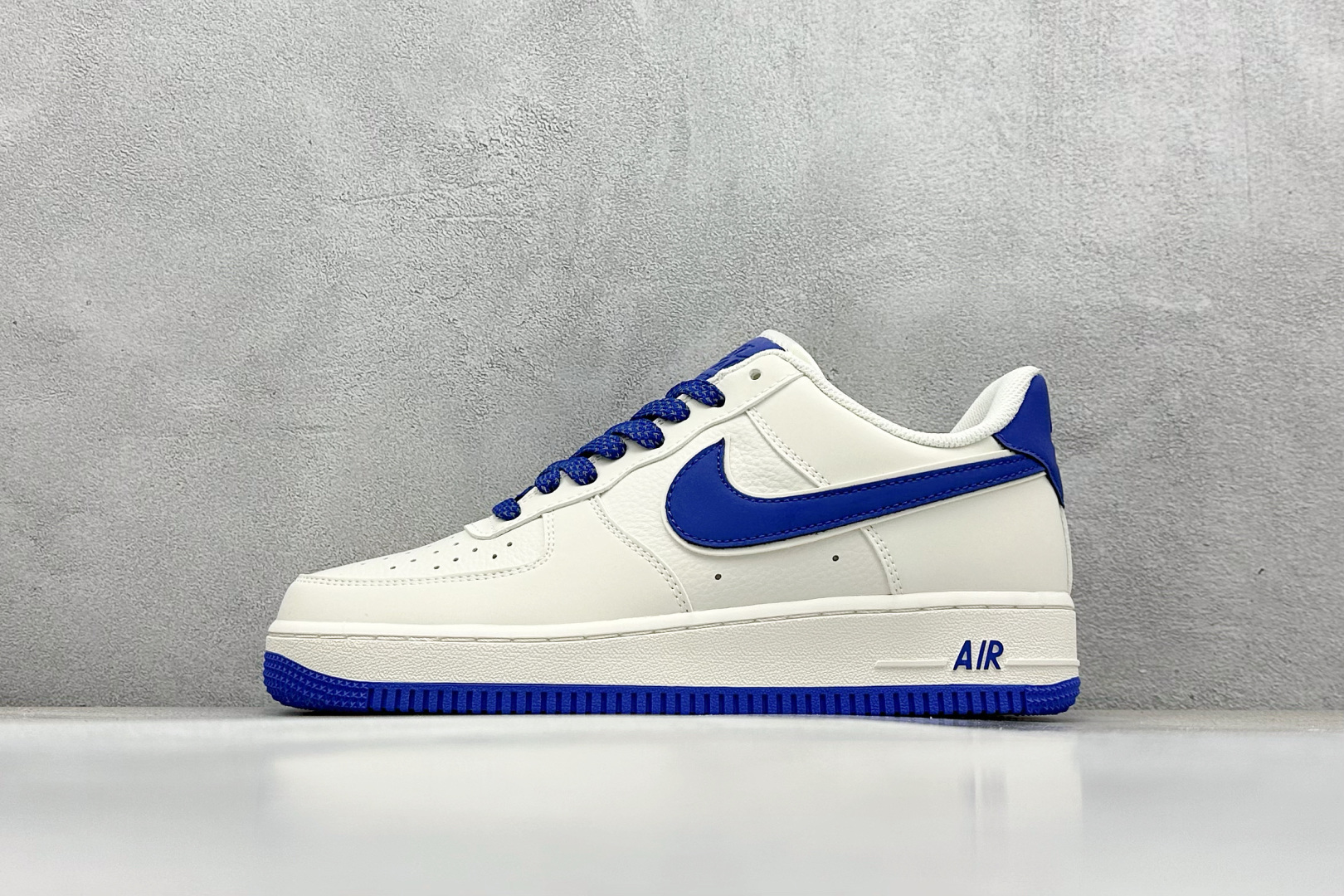  
Air Force 1 '07 Low 白蓝
原楦头原纸板 打造纯正空军版型
#专注外贸渠道  全掌