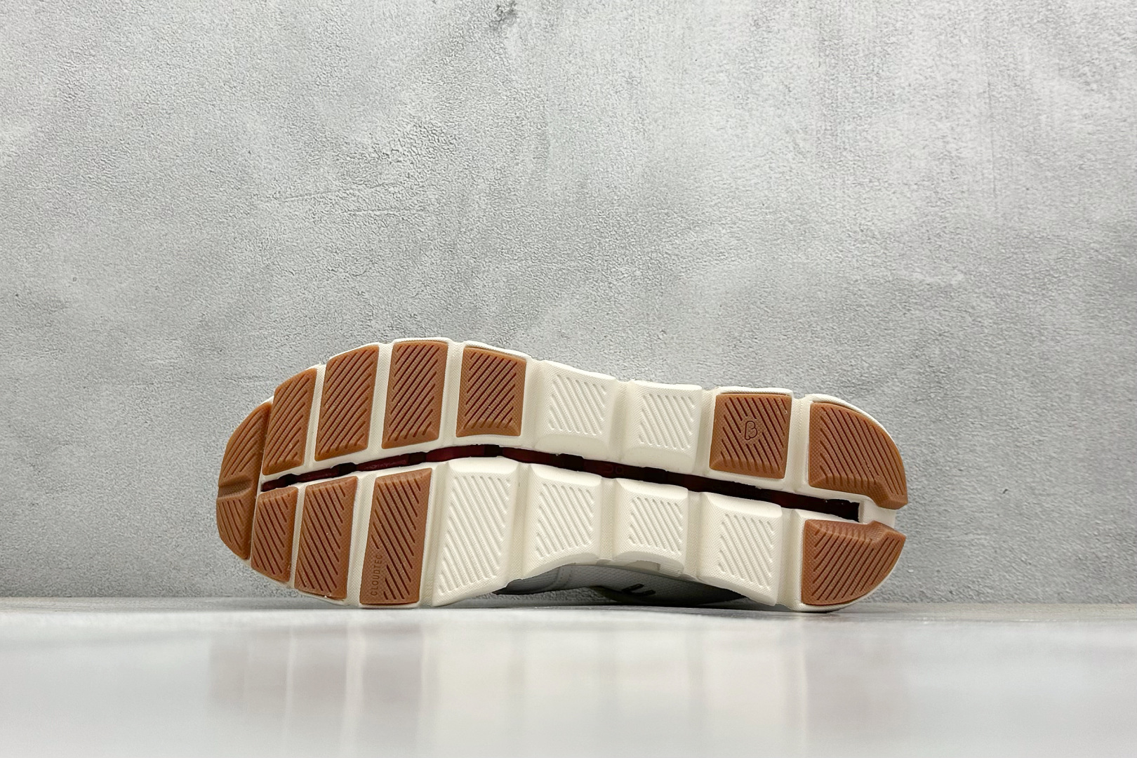  
XL版 On昂跑 Cloudtilt Loewe
户外街头机能风跑步鞋
Cloud Hi Edge户