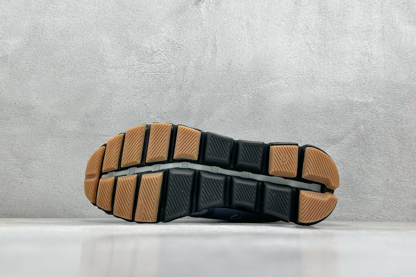  
XL版 On昂跑 Cloudtilt Loewe
户外街头机能风跑步鞋
Cloud Hi Edge户