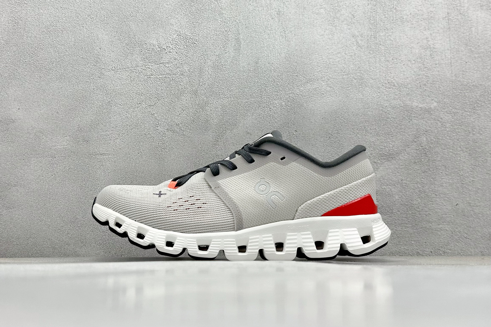  
XL版 On昂跑 Cloudtilt Loewe
户外街头机能风跑步鞋
Cloud Hi Edge户