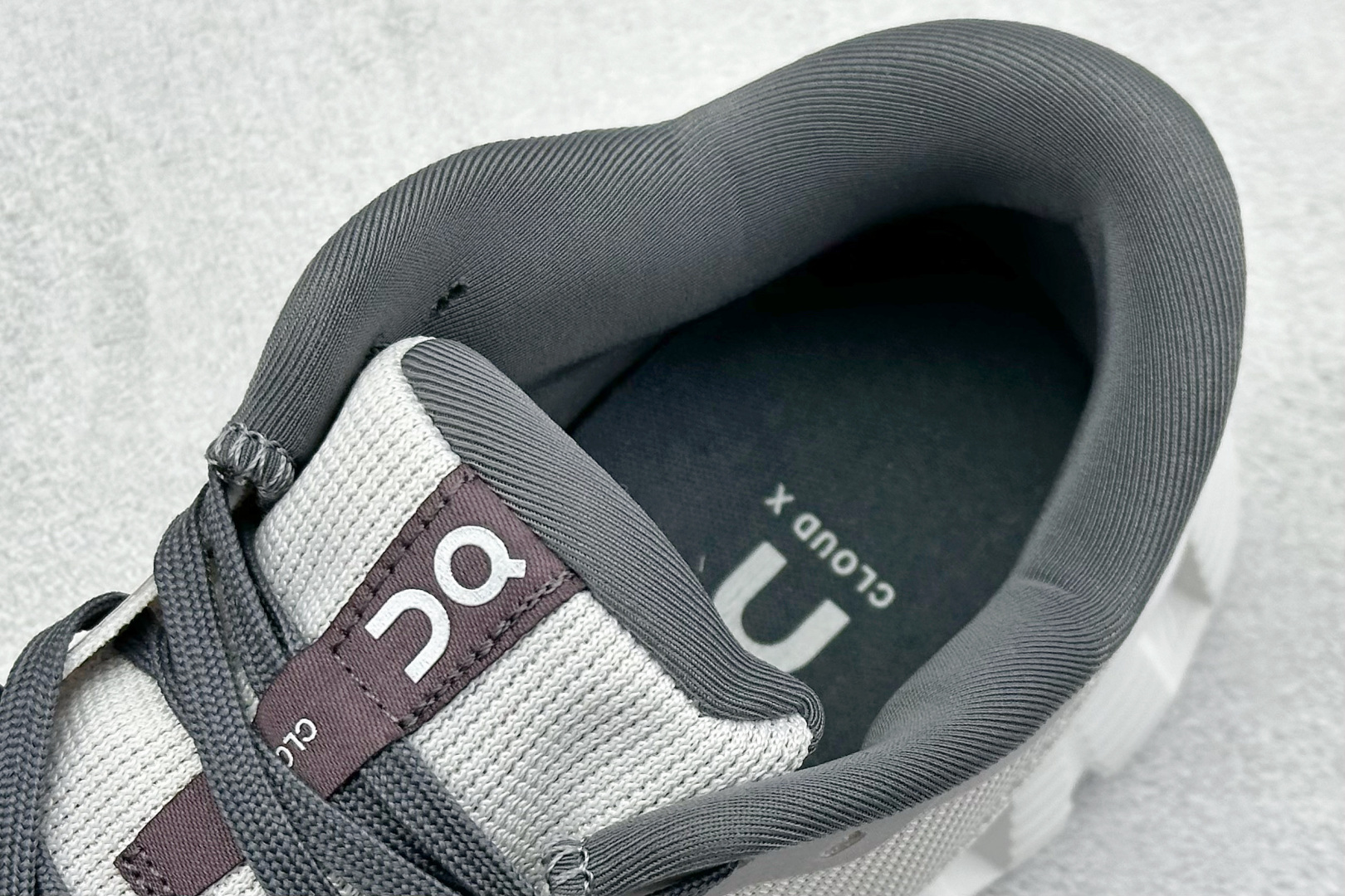  
XL版 On昂跑 Cloudtilt Loewe
户外街头机能风跑步鞋
Cloud Hi Edge户