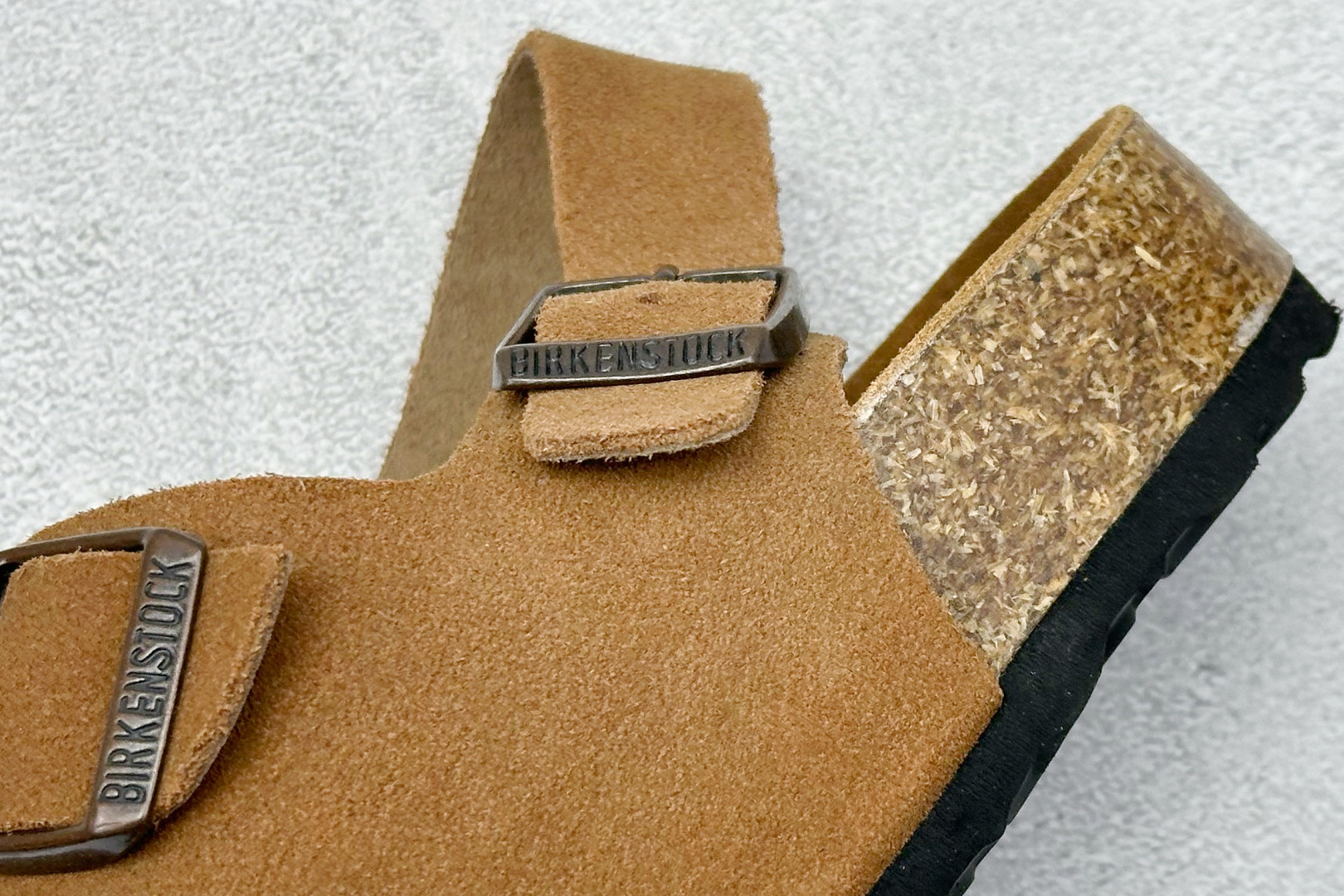  
BK版 博肯 Birkenstock Rio  二字拖
采用其特有的鞋床设计，贴合脚面穿着舒适，Bi
