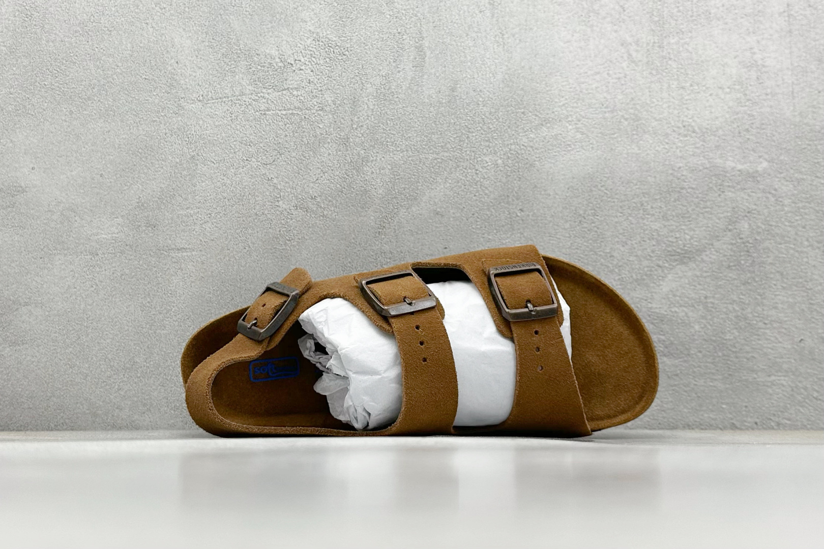  
BK版 博肯 Birkenstock Rio  二字拖
采用其特有的鞋床设计，贴合脚面穿着舒适，Bi