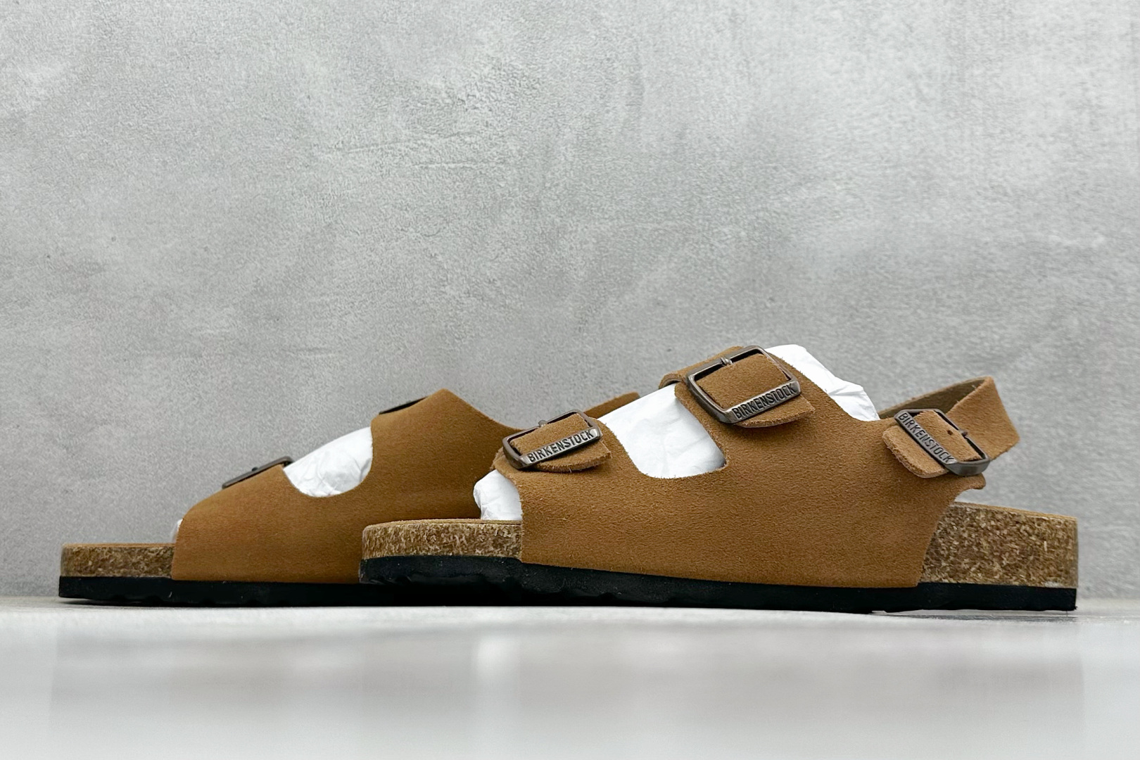  
BK版 博肯 Birkenstock Rio  二字拖
采用其特有的鞋床设计，贴合脚面穿着舒适，Bi