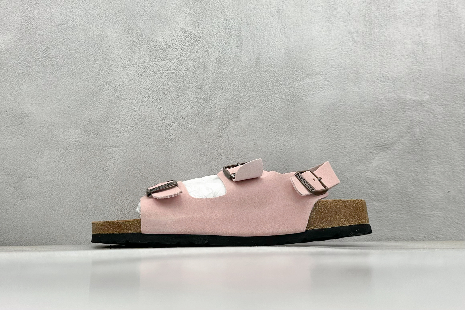  
BK版 博肯 Birkenstock Rio  二字拖
采用其特有的鞋床设计，贴合脚面穿着舒适，Bi