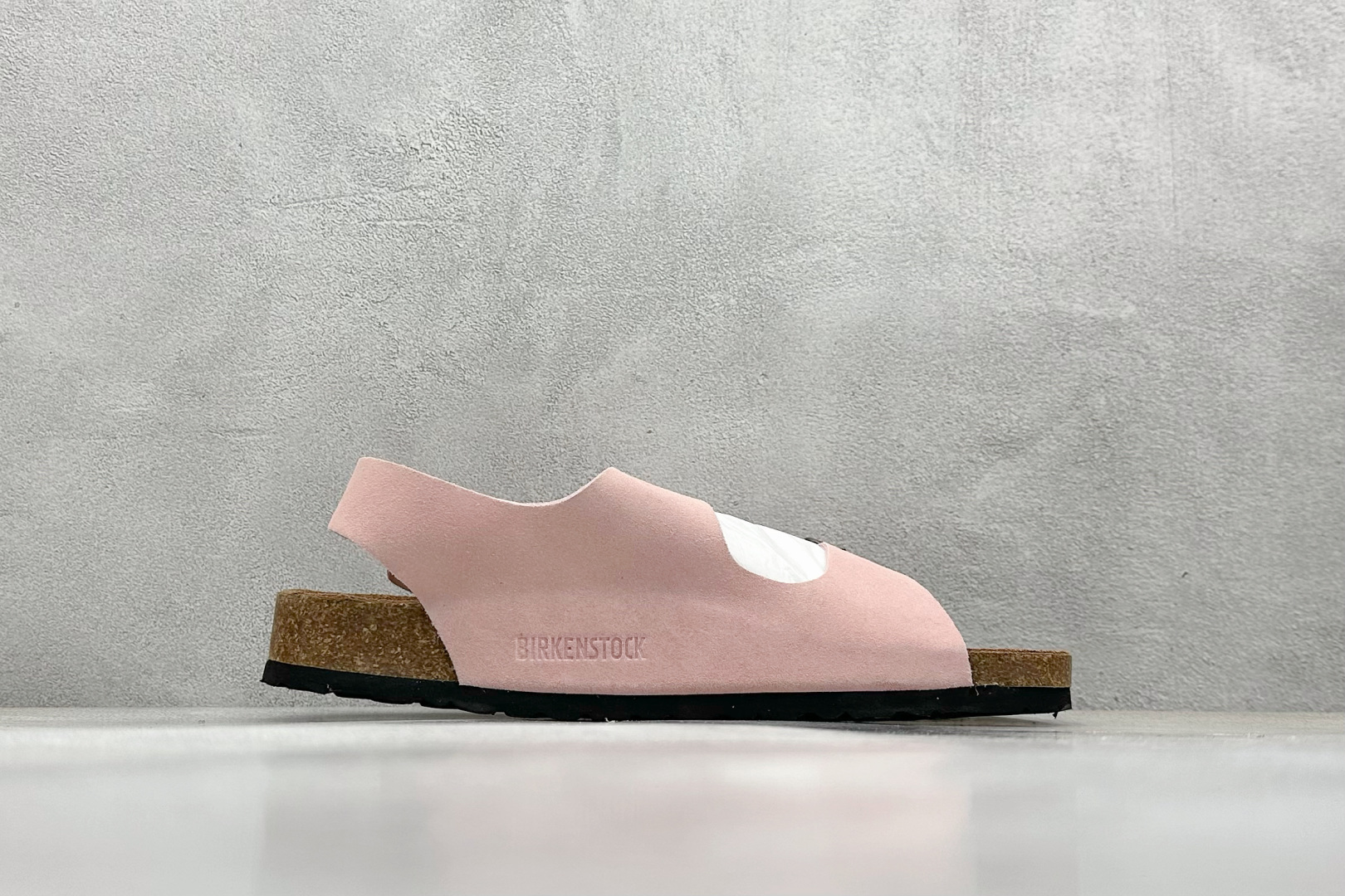  
BK版 博肯 Birkenstock Rio  二字拖
采用其特有的鞋床设计，贴合脚面穿着舒适，Bi