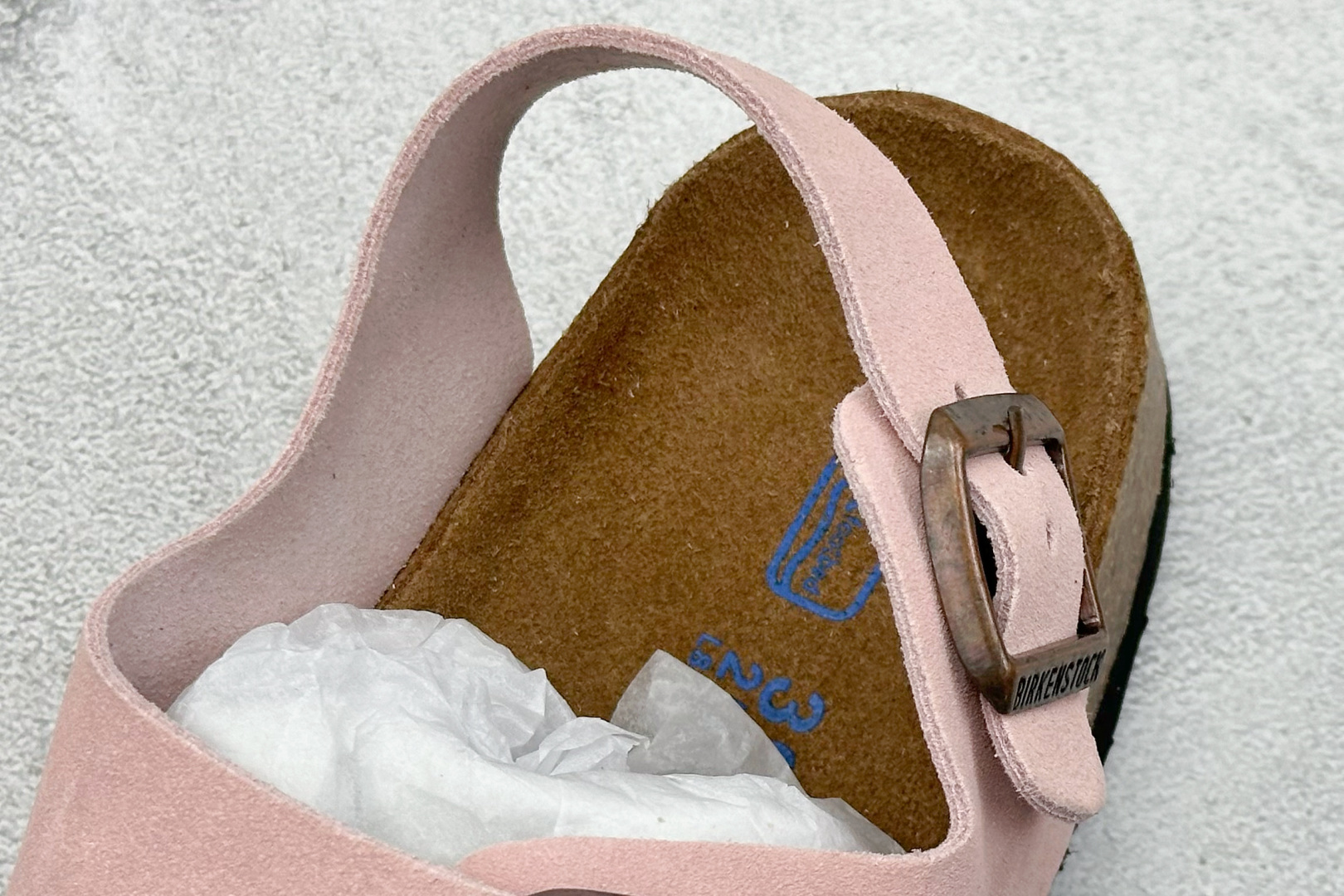  
BK版 博肯 Birkenstock Rio  二字拖
采用其特有的鞋床设计，贴合脚面穿着舒适，Bi