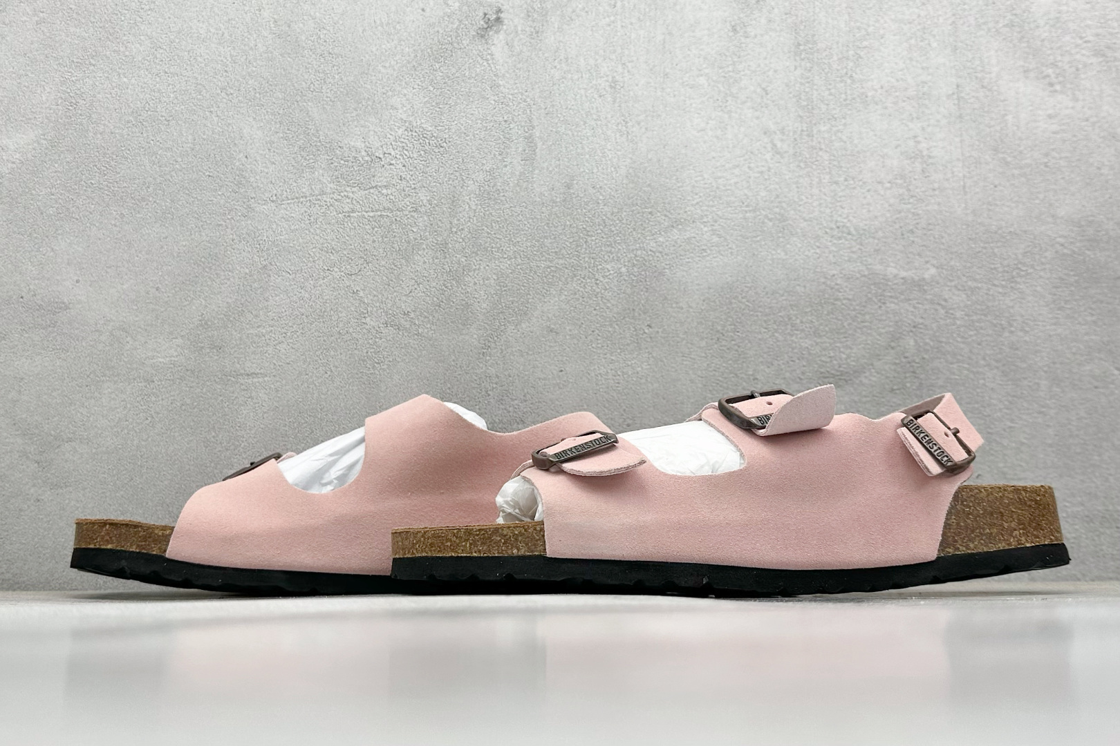  
BK版 博肯 Birkenstock Rio  二字拖
采用其特有的鞋床设计，贴合脚面穿着舒适，Bi