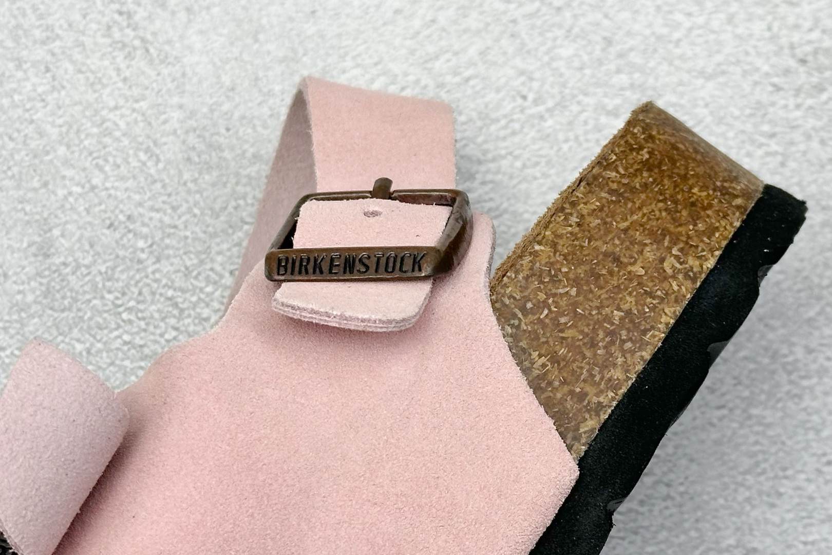  
BK版 博肯 Birkenstock Rio  二字拖
采用其特有的鞋床设计，贴合脚面穿着舒适，Bi
