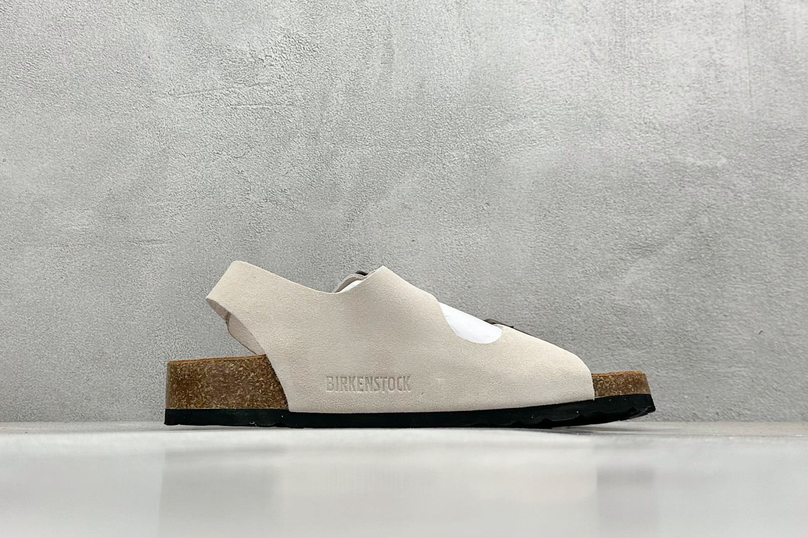  
BK版 博肯 Birkenstock Rio  二字拖
采用其特有的鞋床设计，贴合脚面穿着舒适，Bi