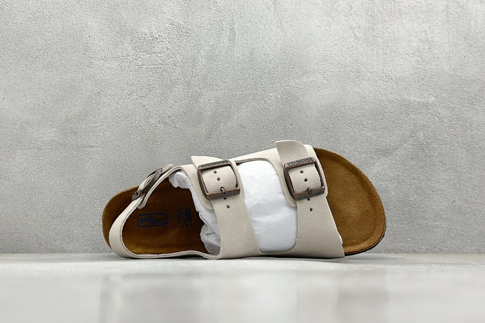  
BK版 博肯 Birkenstock Rio  二字拖
采用其特有的鞋床设计，贴合脚面穿着舒适，Bi