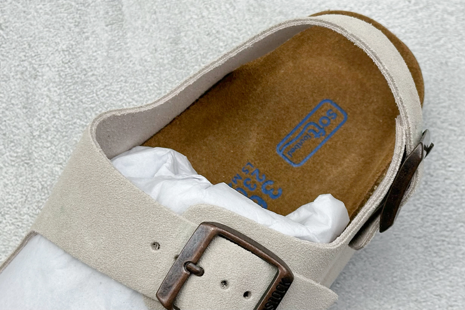  
BK版 博肯 Birkenstock Rio  二字拖
采用其特有的鞋床设计，贴合脚面穿着舒适，Bi