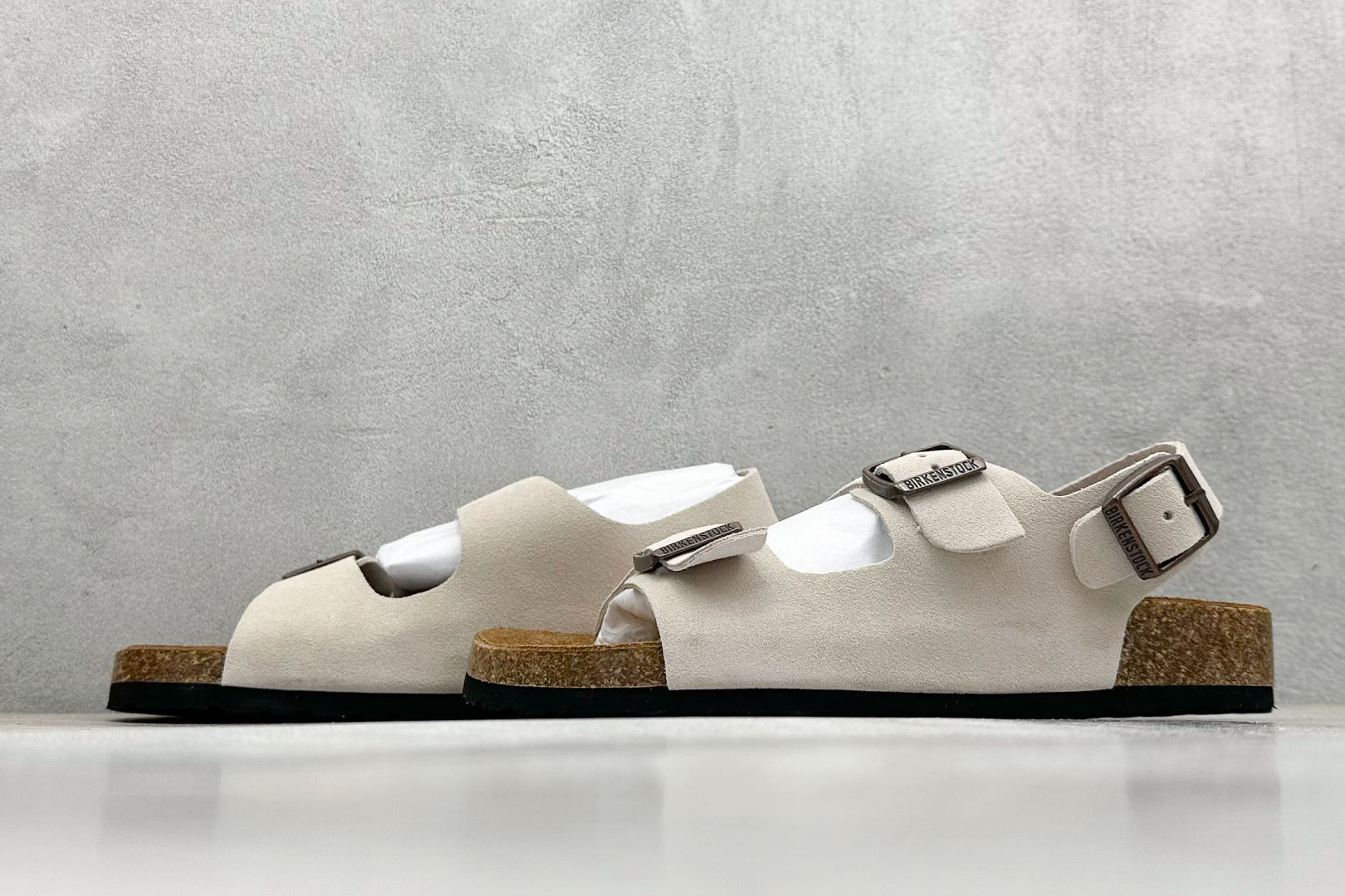  
BK版 博肯 Birkenstock Rio  二字拖
采用其特有的鞋床设计，贴合脚面穿着舒适，Bi