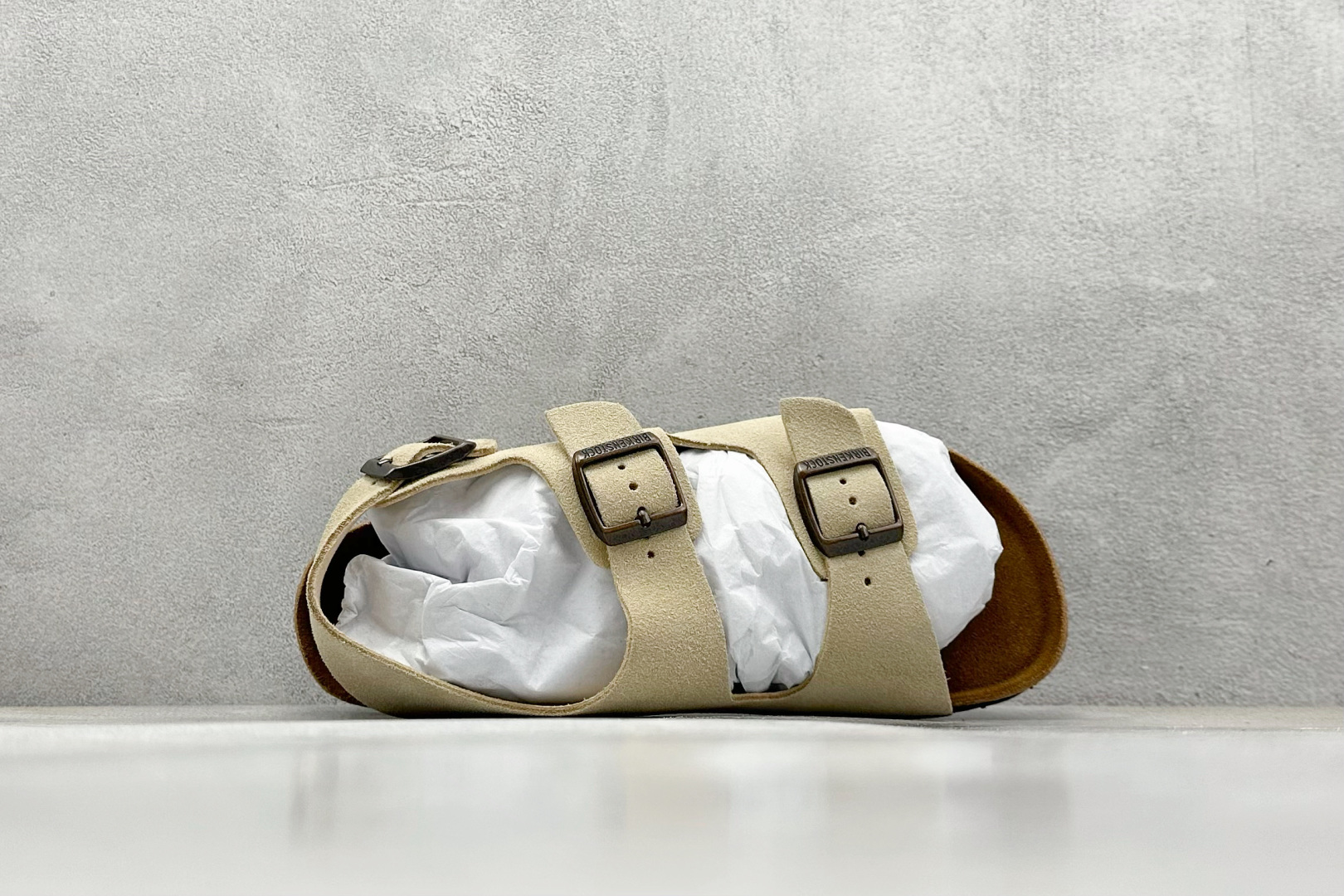  
BK版 博肯 Birkenstock Rio  二字拖
采用其特有的鞋床设计，贴合脚面穿着舒适，Bi