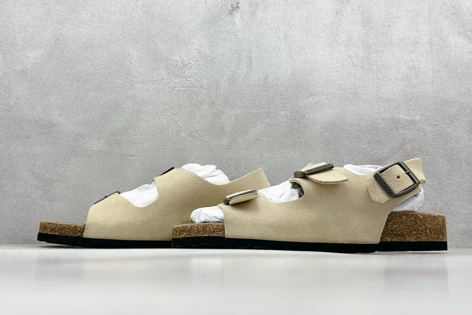 
BK版 博肯 Birkenstock Rio  二字拖
采用其特有的鞋床设计，贴合脚面穿着舒适，Bi