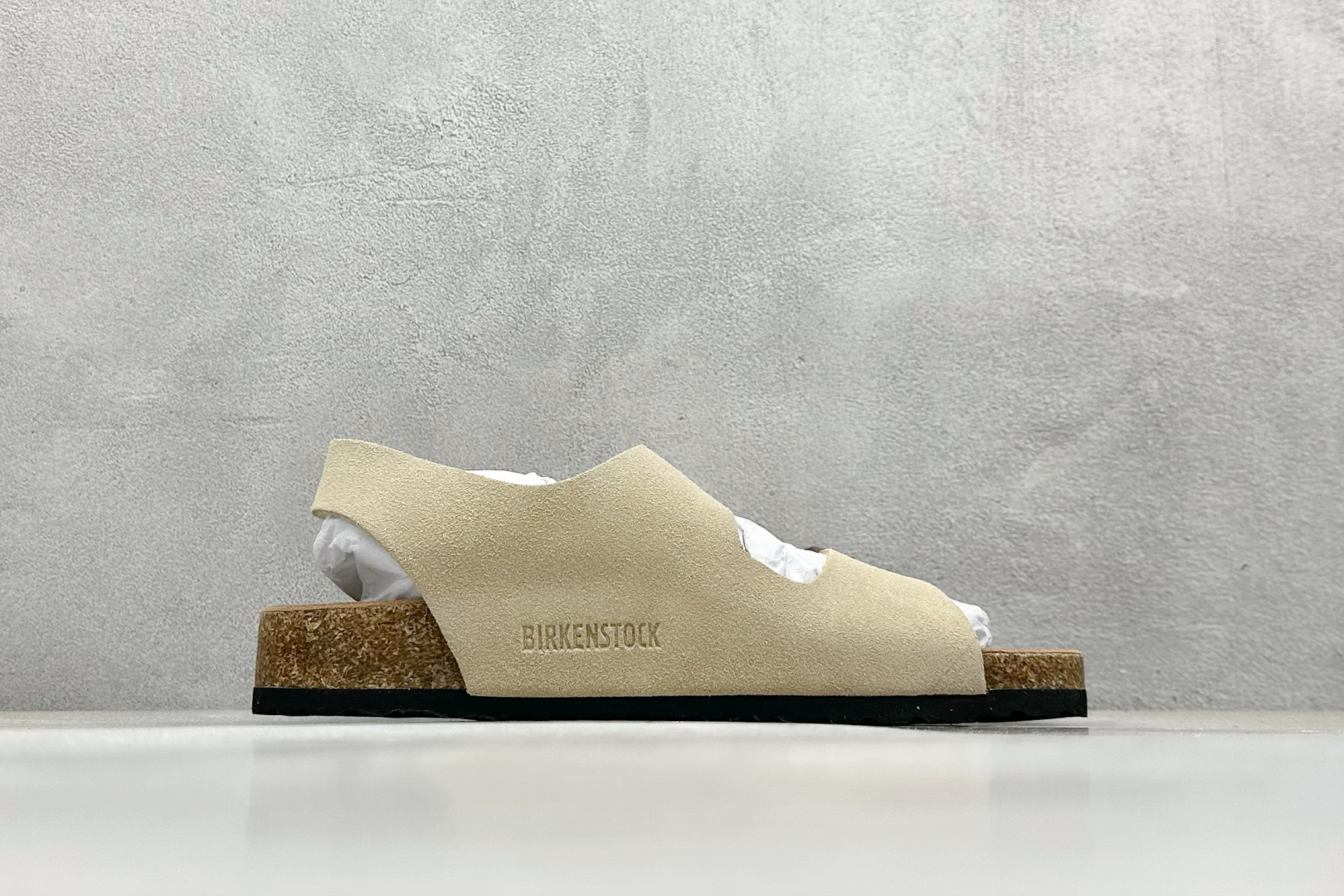  
BK版 博肯 Birkenstock Rio  二字拖
采用其特有的鞋床设计，贴合脚面穿着舒适，Bi