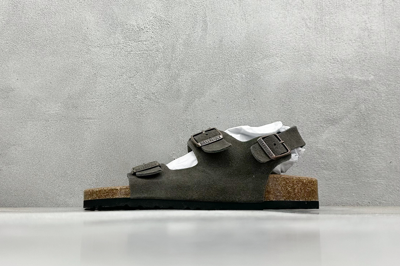  
BK版 博肯 Birkenstock Rio  二字拖
采用其特有的鞋床设计，贴合脚面穿着舒适，Bi