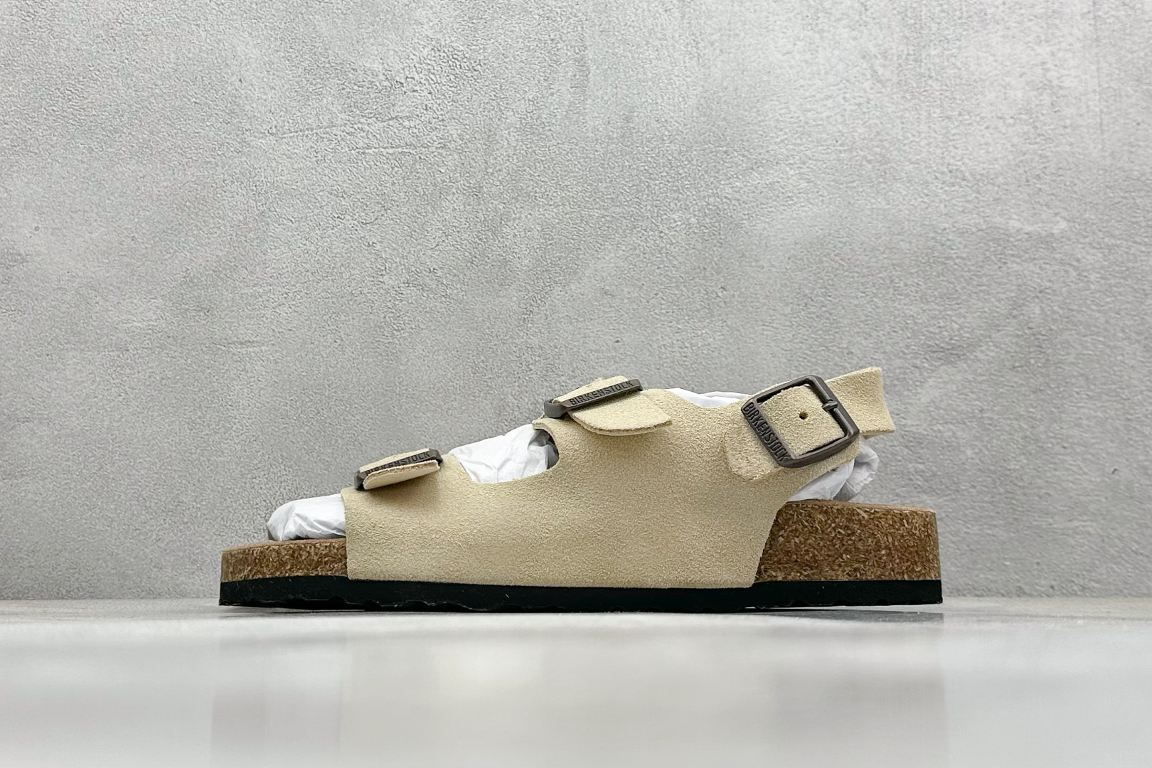  
BK版 博肯 Birkenstock Rio  二字拖
采用其特有的鞋床设计，贴合脚面穿着舒适，Bi