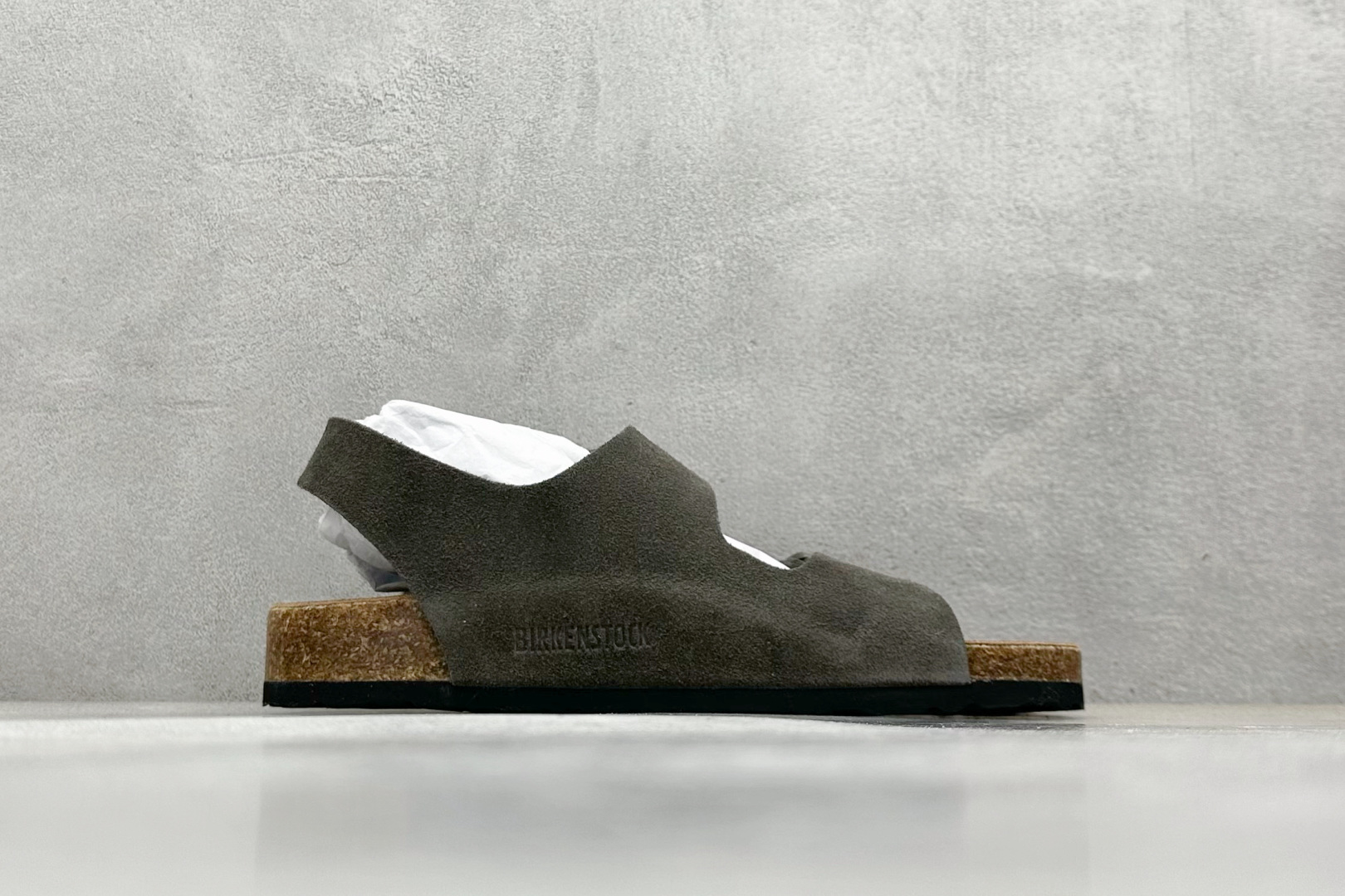  
BK版 博肯 Birkenstock Rio  二字拖
采用其特有的鞋床设计，贴合脚面穿着舒适，Bi
