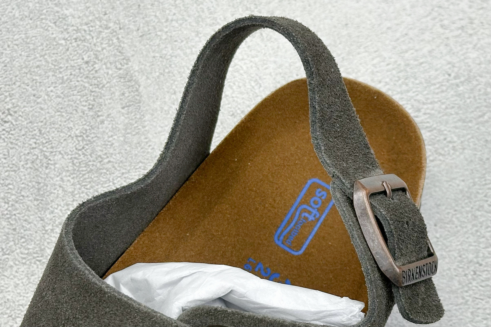  
BK版 博肯 Birkenstock Rio  二字拖
采用其特有的鞋床设计，贴合脚面穿着舒适，Bi