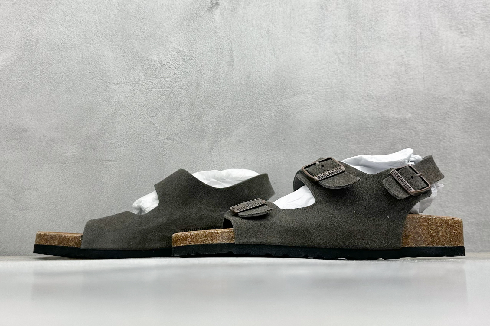  
BK版 博肯 Birkenstock Rio  二字拖
采用其特有的鞋床设计，贴合脚面穿着舒适，Bi