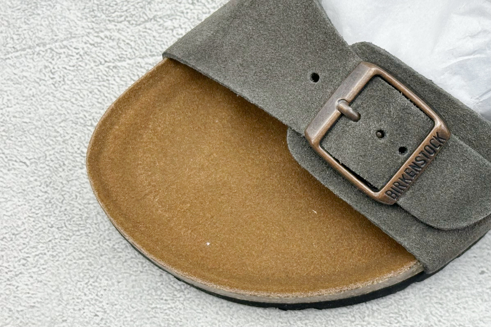  
BK版 博肯 Birkenstock Rio  二字拖
采用其特有的鞋床设计，贴合脚面穿着舒适，Bi