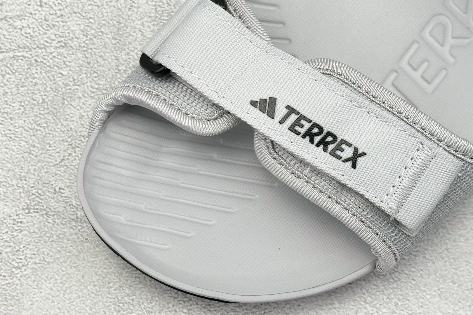  
AD TERREX HYDROTERRA 防滑耐磨 运动休闲沙滩凉鞋 


货号：ID4267
尺码