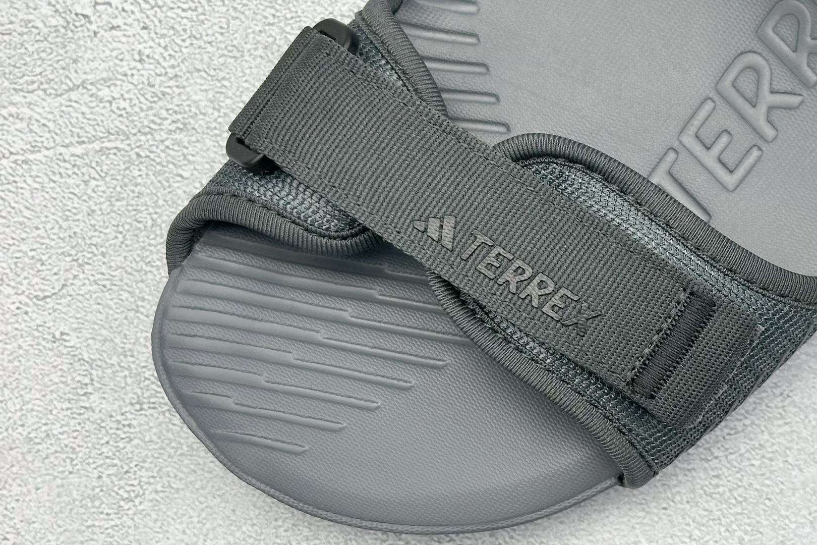  
AD TERREX HYDROTERRA 防滑耐磨 运动休闲沙滩凉鞋 


货号：IE8009
尺码