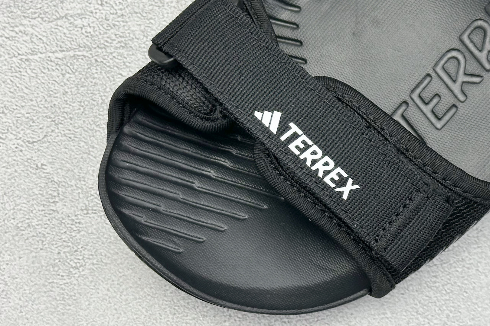  
AD TERREX HYDROTERRA 防滑耐磨 运动休闲沙滩凉鞋 


货号：ID4265
尺码