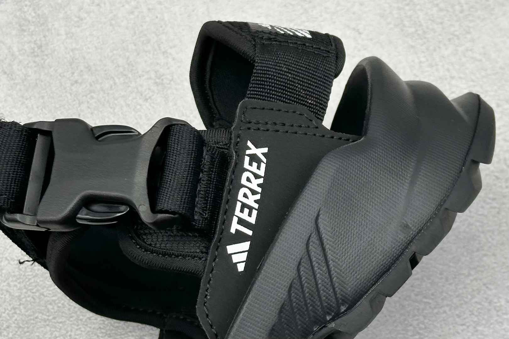  
AD TERREX HYDROTERRA 防滑耐磨 运动休闲沙滩凉鞋 


货号：ID4265
尺码