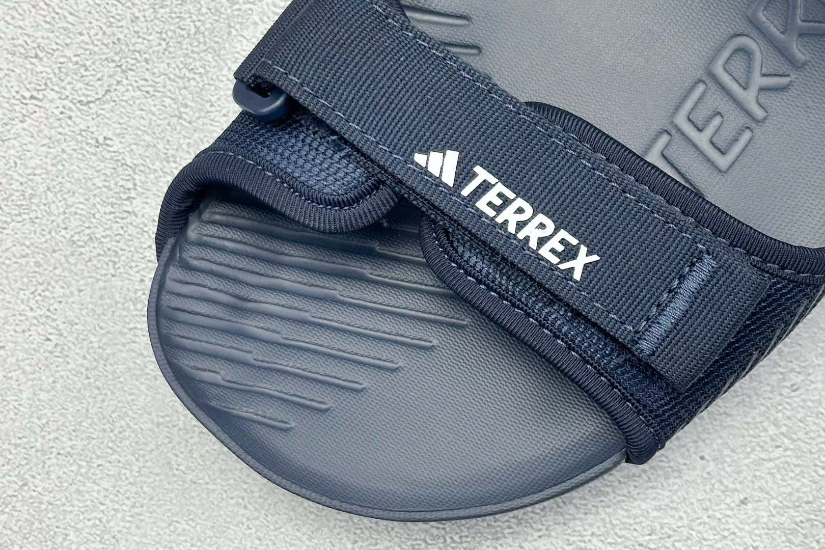 
AD TERREX HYDROTERRA 防滑耐磨 运动休闲沙滩凉鞋 


货号：ID4266
尺码