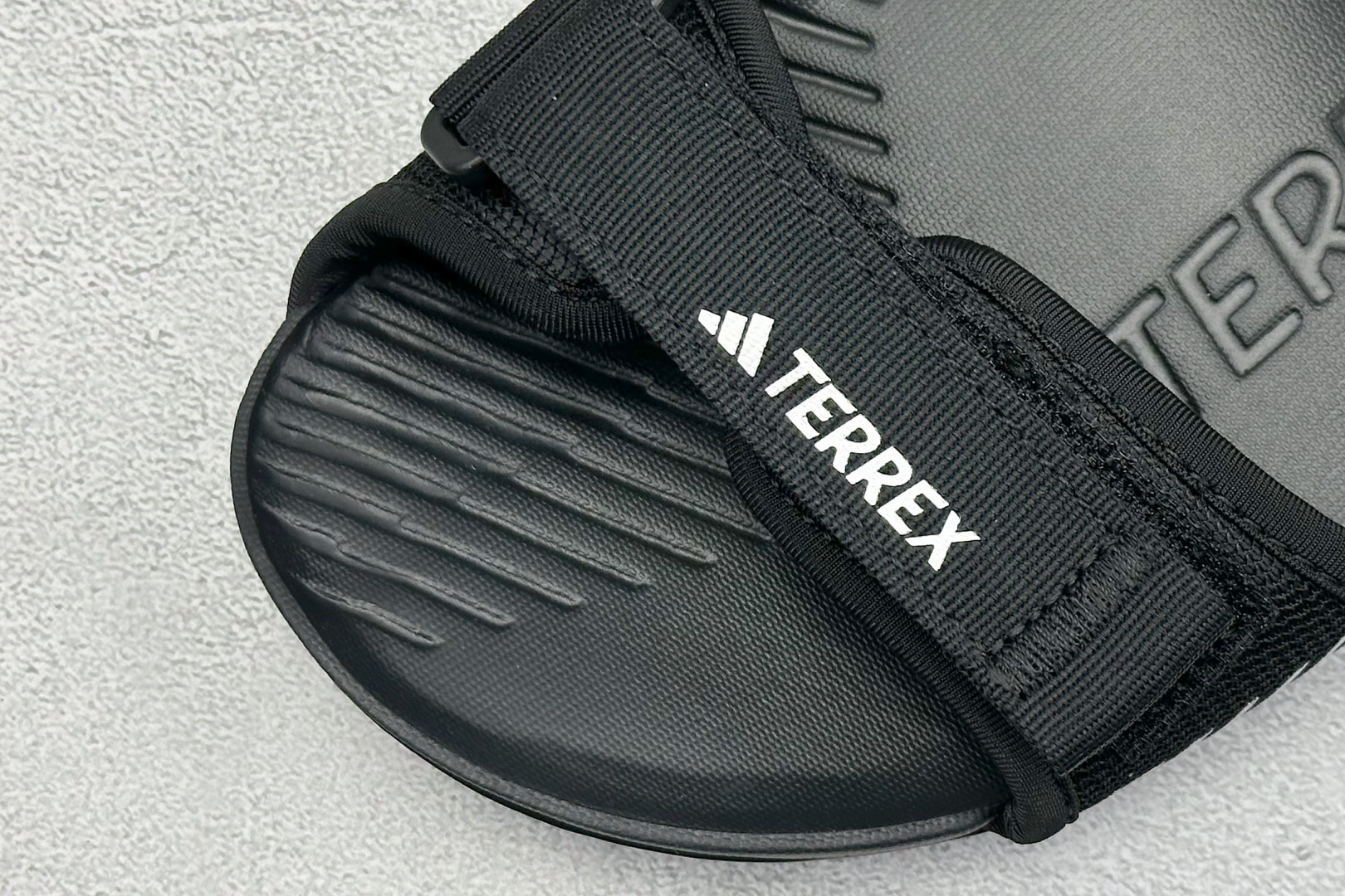  
AD TERREX HYDROTERRA 防滑耐磨 运动休闲沙滩凉鞋 


货号：ID4262
尺码