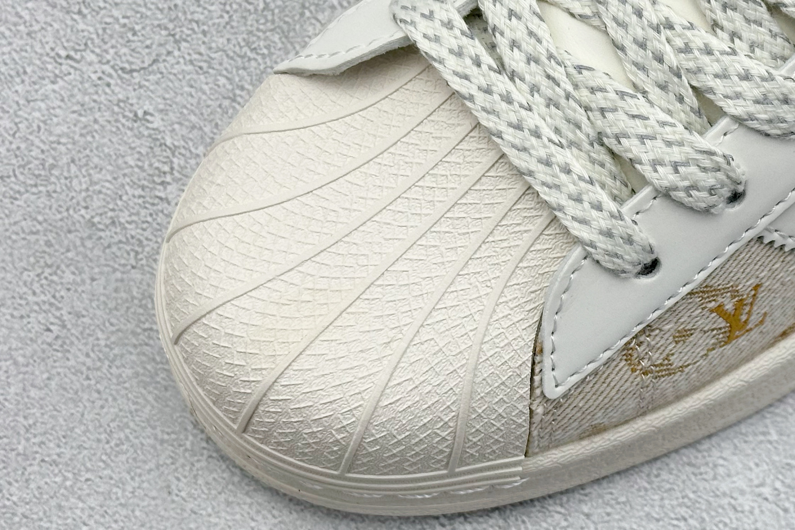 AD Originals Superstar x Louis Vuitton 白金 SD6809