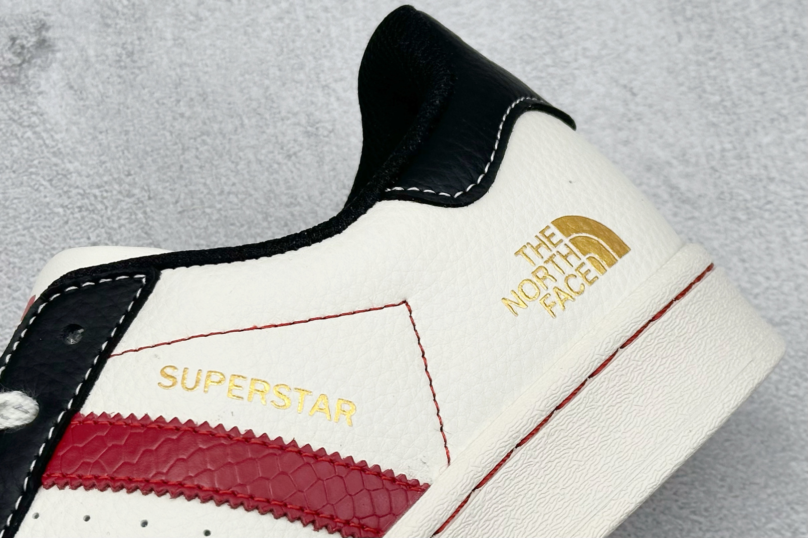 AD Originals Superstar x The North Face 白红黑 BZ2529