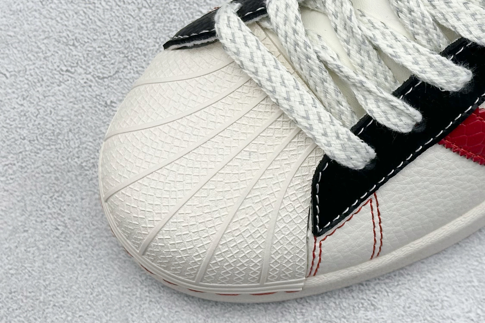 AD Originals Superstar x The North Face 白红黑 BZ2529