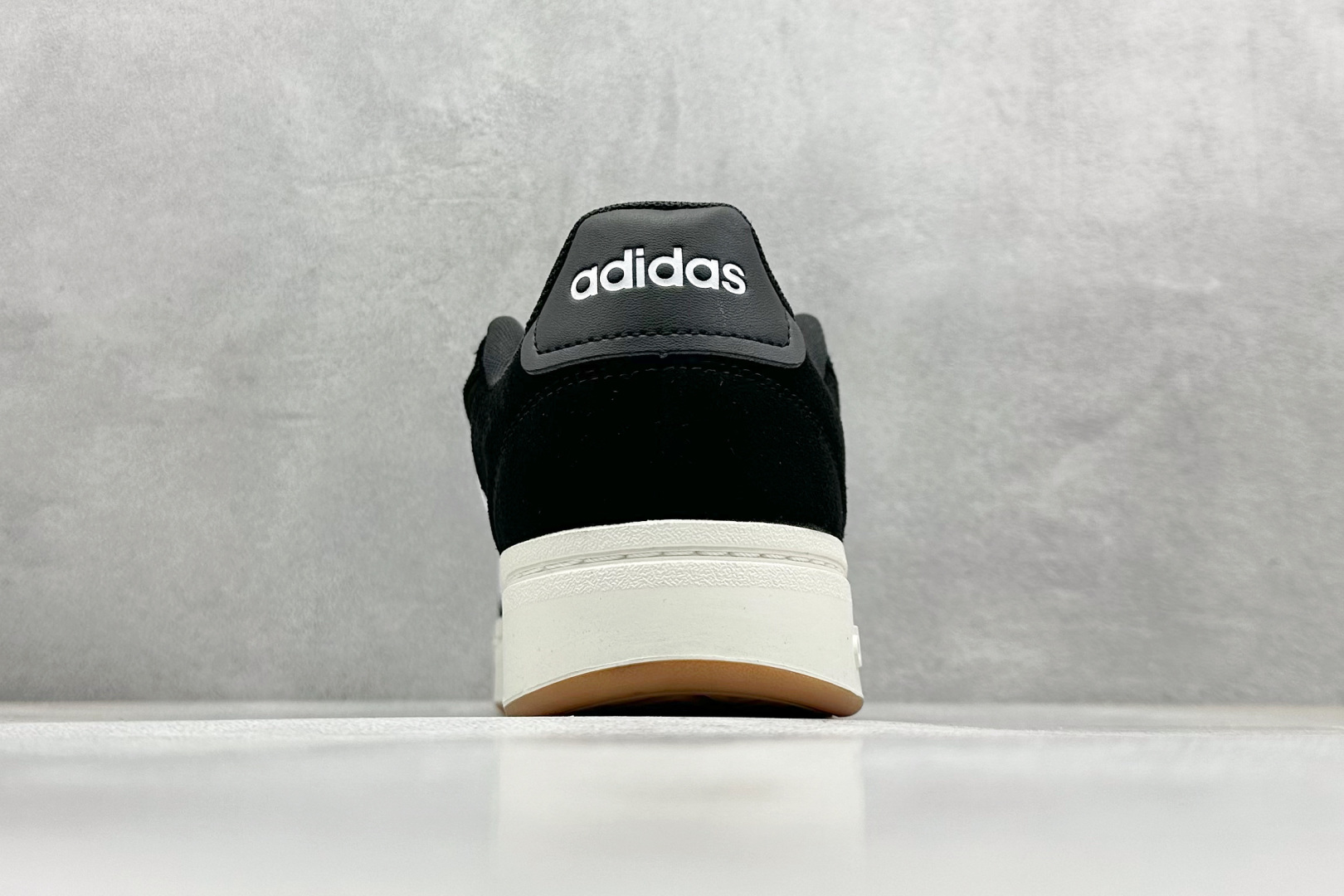  
Adidas GRAND COURT ALPHA 黑色
复古潮流休闲面包鞋 原装纯原级
生生不息的经
