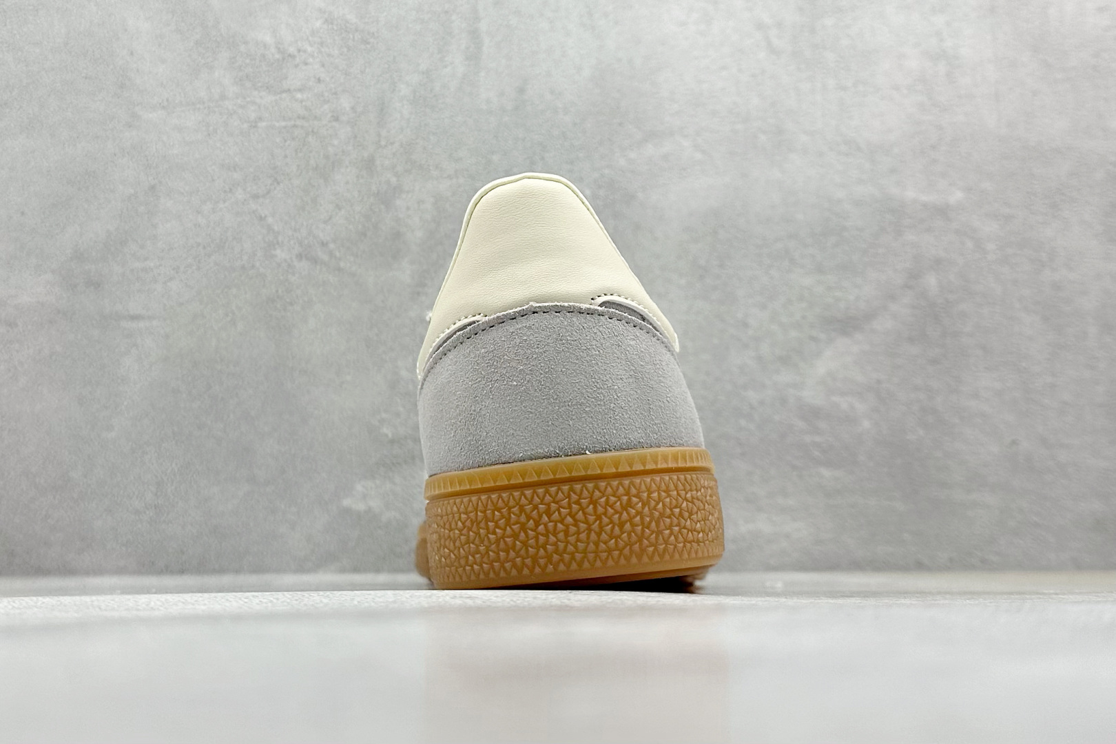  
AD Handball Spezial 复古休闲板鞋 
#全鞋采用反毛皮制作 牛筋耐磨大底 
承载青