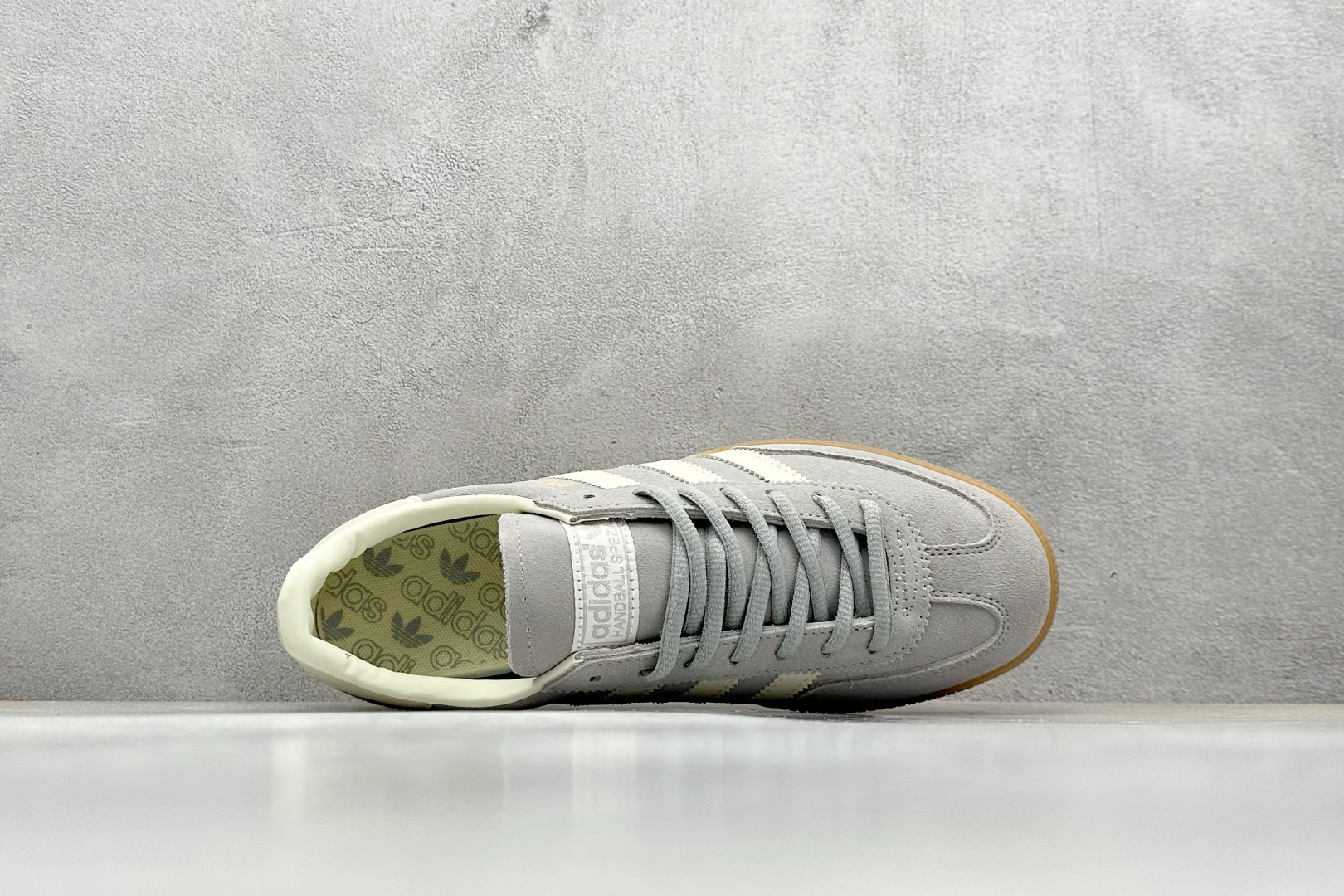  
AD Handball Spezial 复古休闲板鞋 
#全鞋采用反毛皮制作 牛筋耐磨大底 
承载青